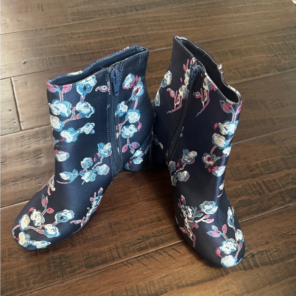 Urban Outfitters Navy Floral Ankle Boots - Picture 9 of 11